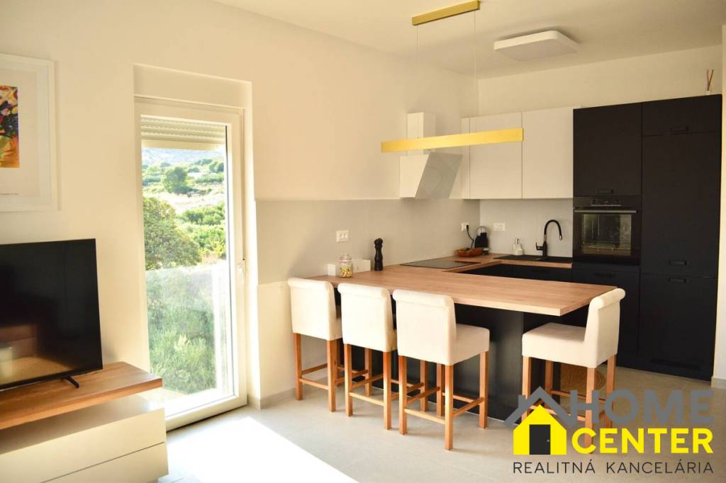 NA PREDAJ moderný luxusný apartmán /45 m² / Dalmátsko, TROGI - 4