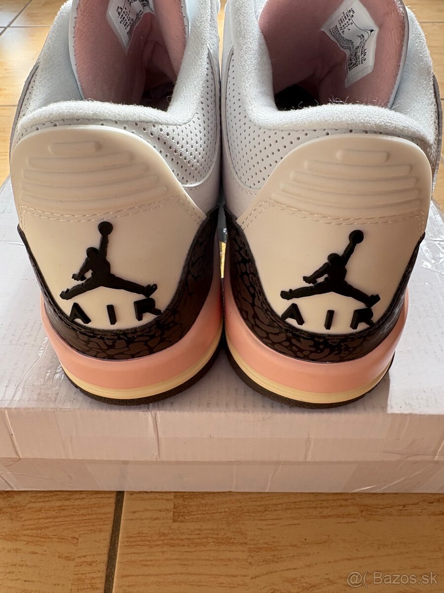 Air Jordan 3 Retro Neapolitan Dark Mocha - 4