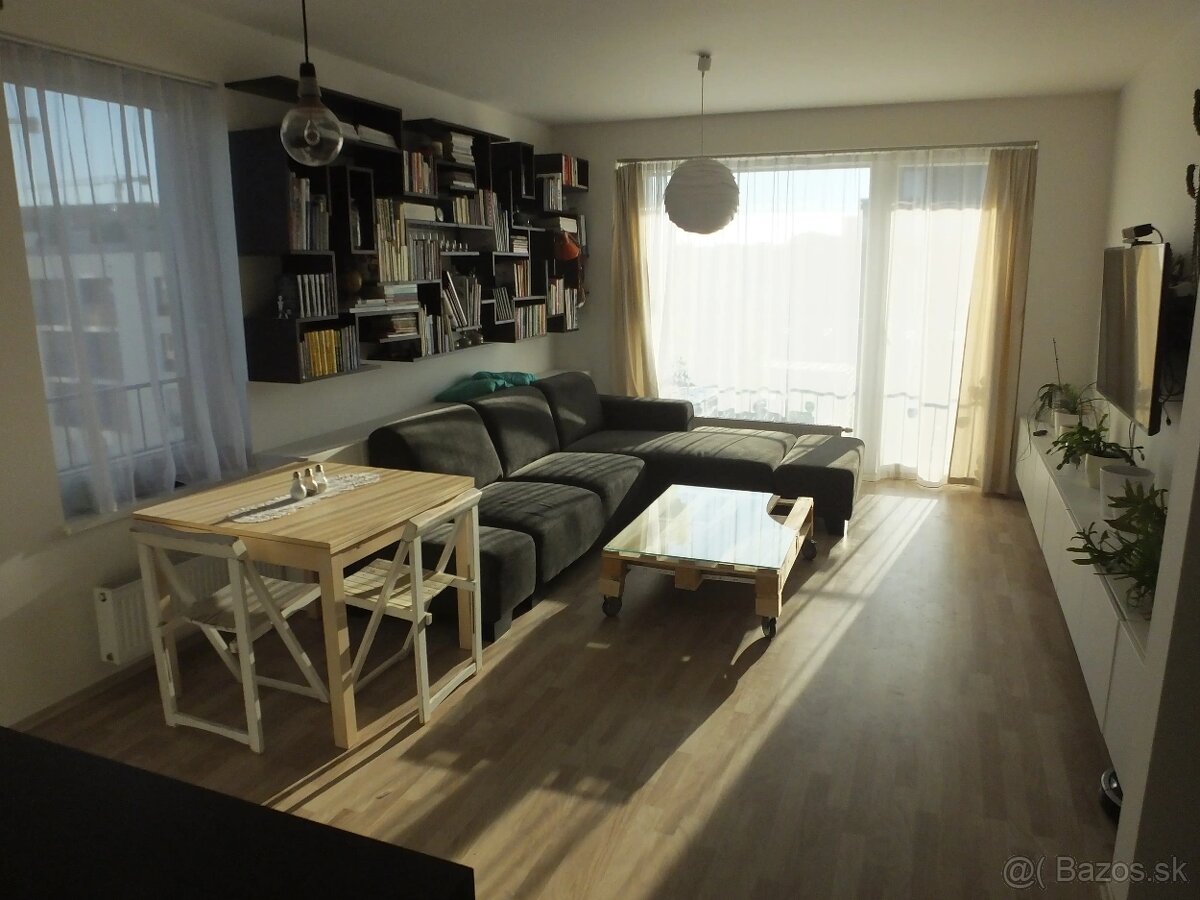 PRENÁJOM – priestranný 2 iz byt v Petržalke s parkingom - 4