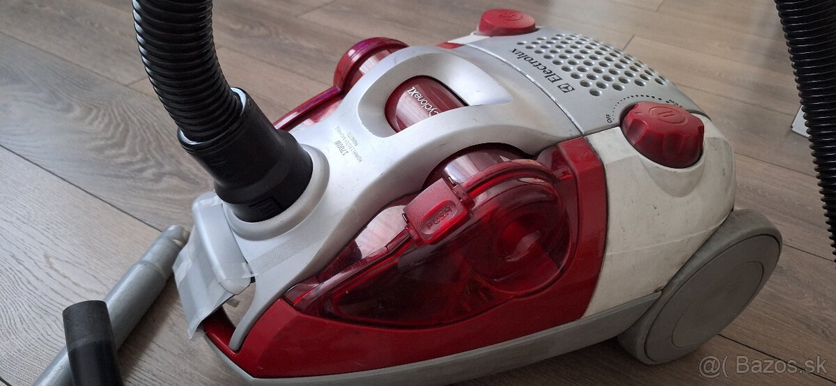 Vysávač electrolux cycloneXL - 4