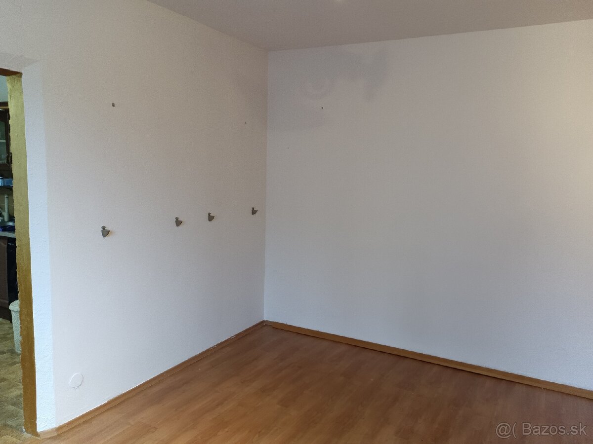 Predam 1 izbovy byt v Prievidzi rezervovany - 4