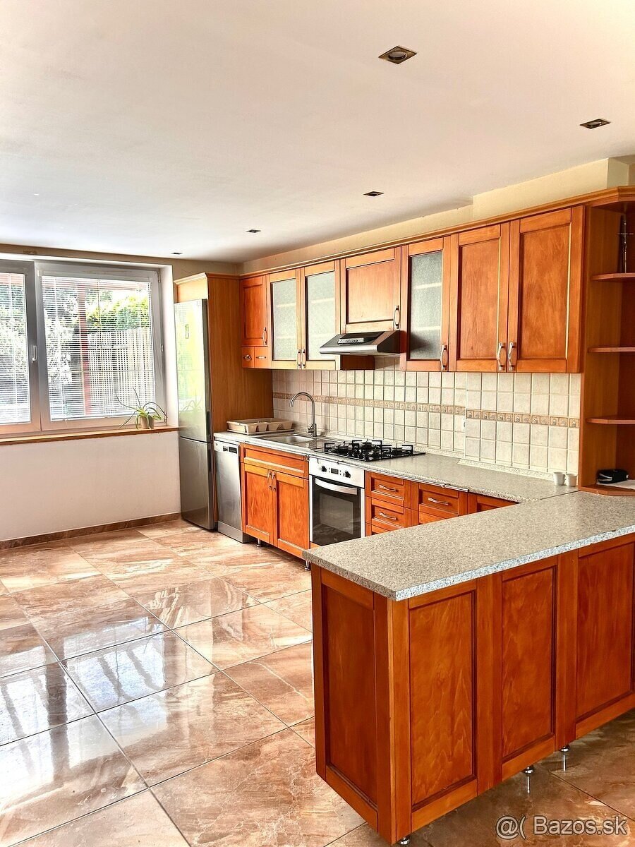 Kvalitný RD vyhľadávaná lokalita VT (vinice) - 4