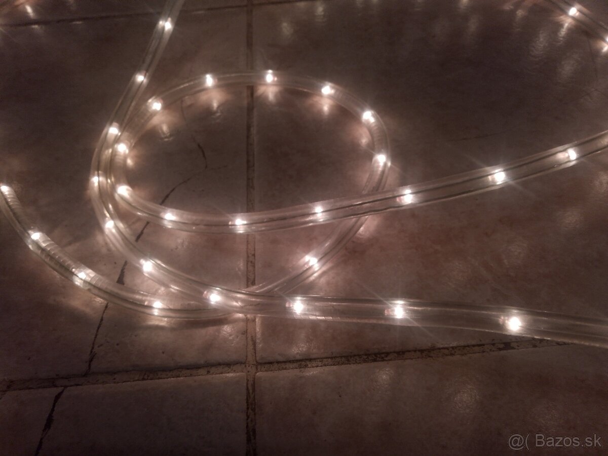 Predam 2 vianocne stromceky + svetelna retaz(dekoracia) - 4