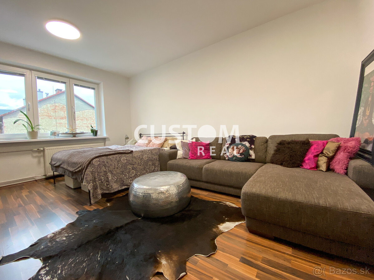 Veľký 2 izbový zrekonštruovaný byt s balkónom v centre - 4