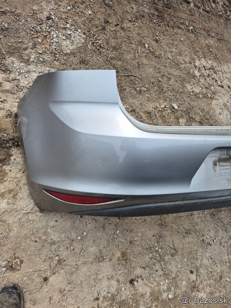 Predám zadný nárazník na Volkswagen Golf 7 VII krátky - 4
