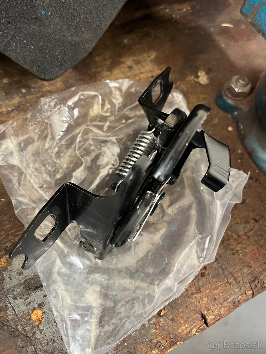 Zámok prednej kapoty Octavia 1 / Golf 4 - 4