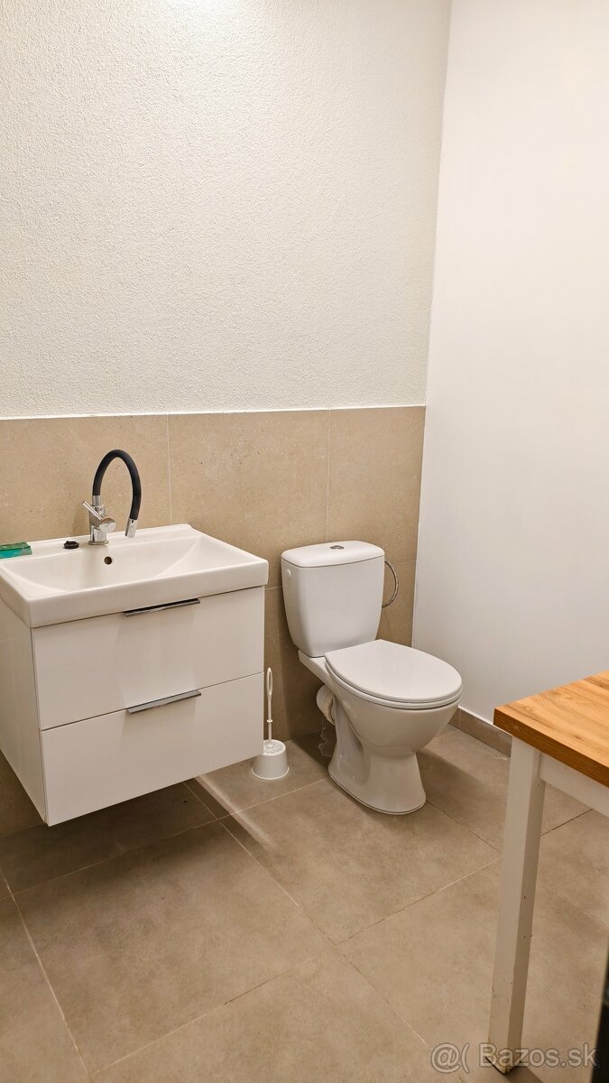 Ponúkam priestor na prenájom - 4