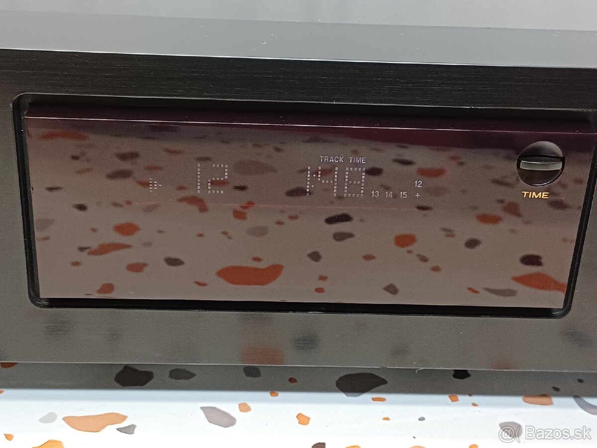 CD prehrávač Marantz CD4000 v čiernom prevedení - 4