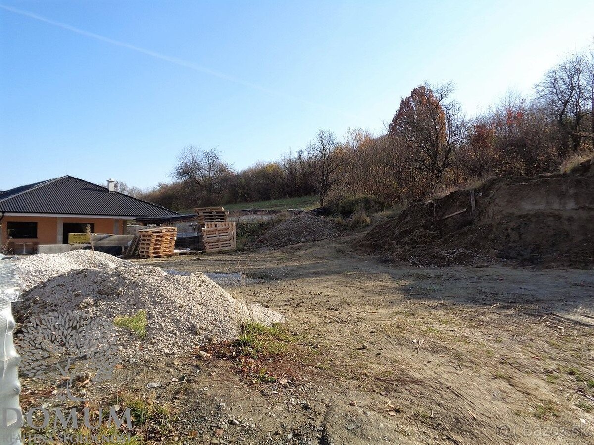 Slnečný a priestranný rekreačný pozemok v Moravskom Lieskovo - 4