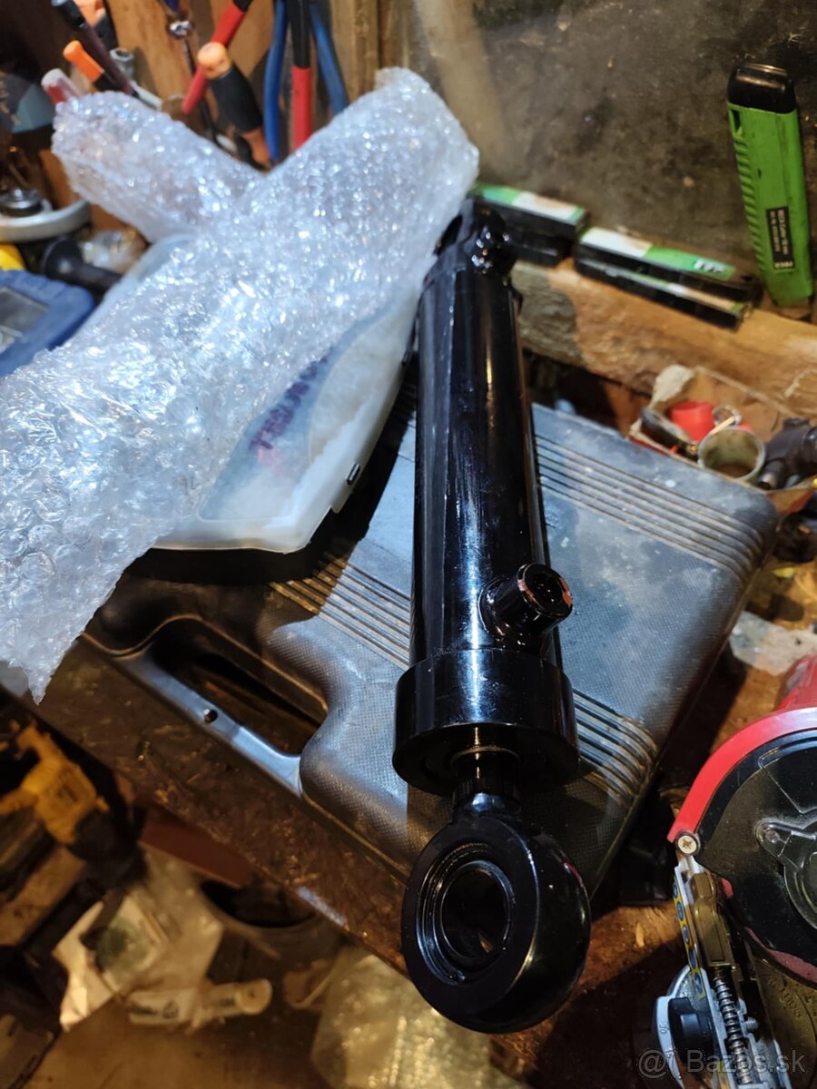 Hydraulický válec vysuv 20 cm - 4