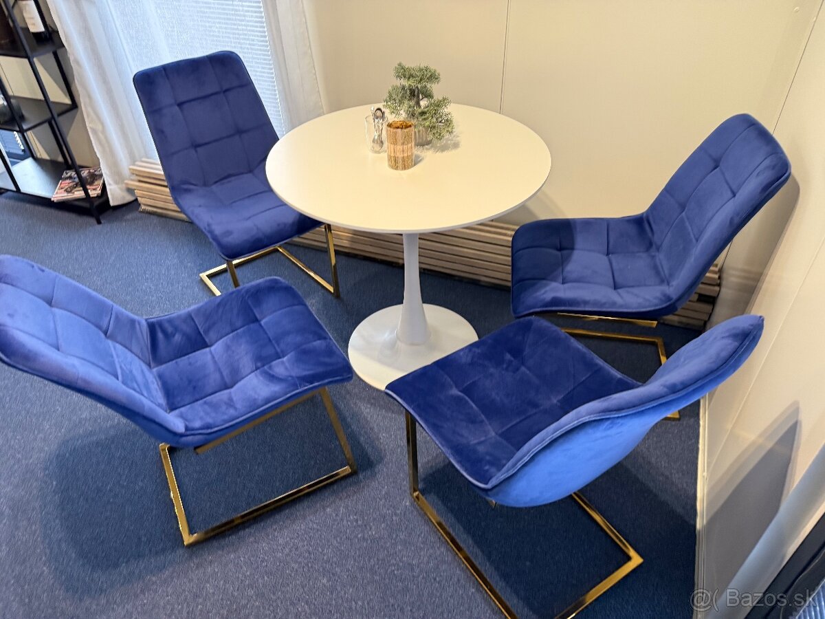 Predam 4 stolicky a stol - 4