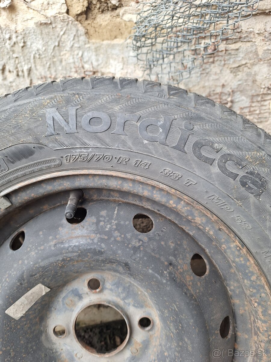 Predám zimné pneu berlingo - 4