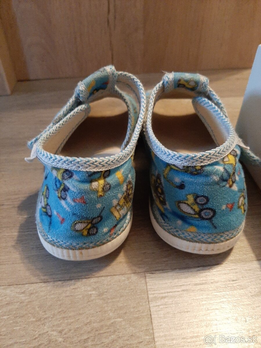 Papucky zn. Manik v. 26 - 4
