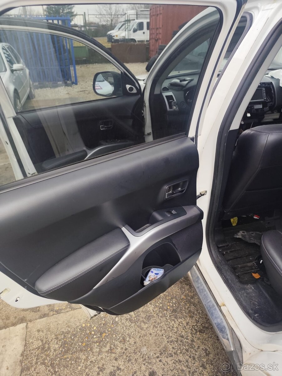 Predám Peugeot 4007 2,2 l. havarovaný. - 4