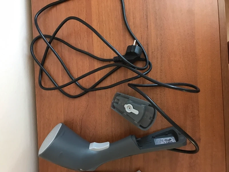 Elektrolux Refine 600 (E6HS1‑2EG) – ručný naparovač odevov - 4