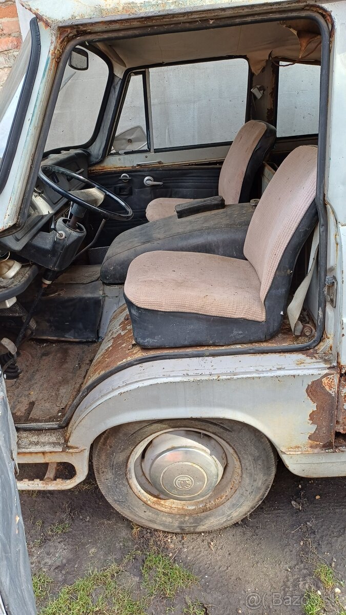 Škoda 1203 zo šiltom - 4