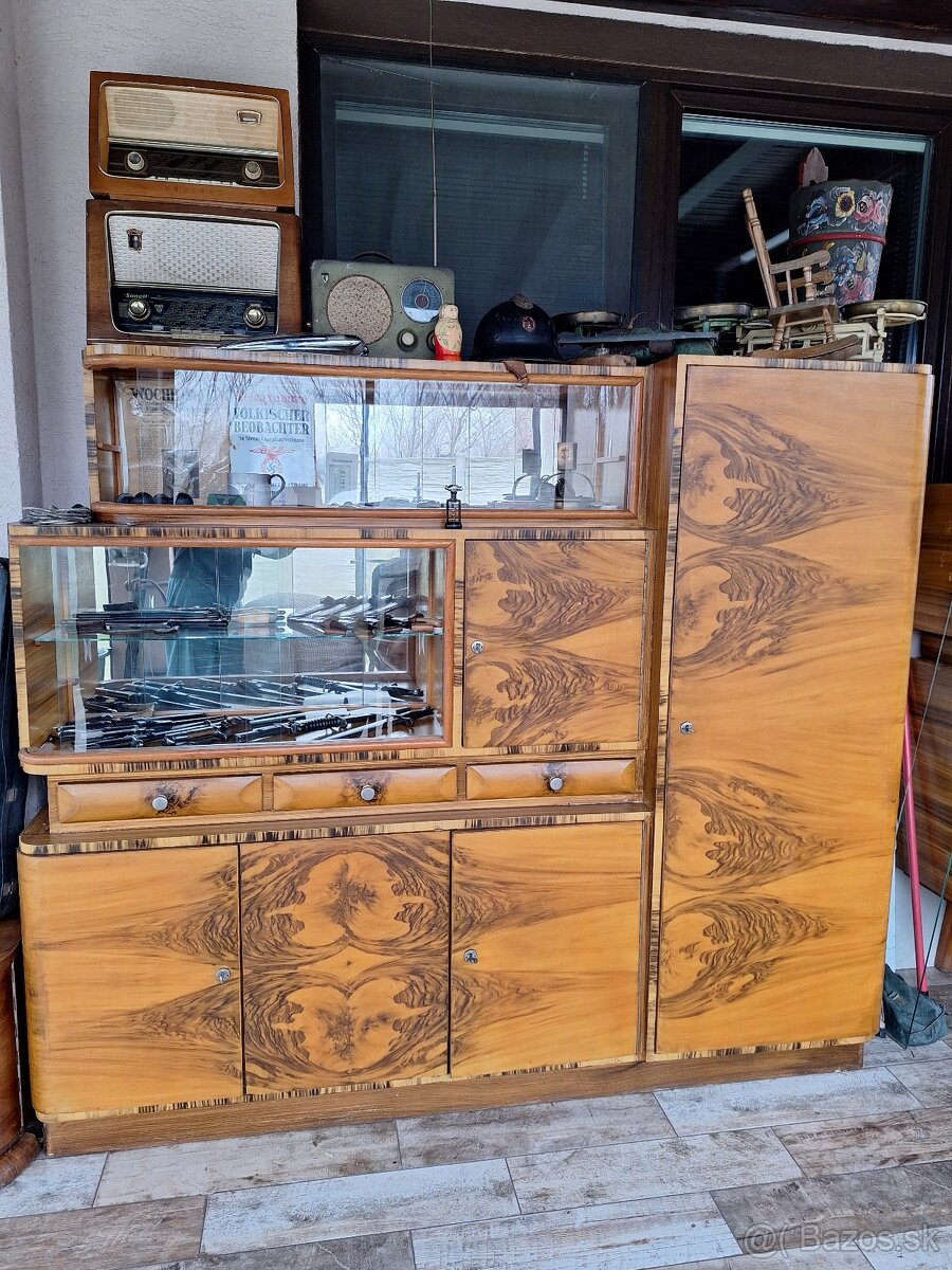 Starý nábytok vitrína - 4