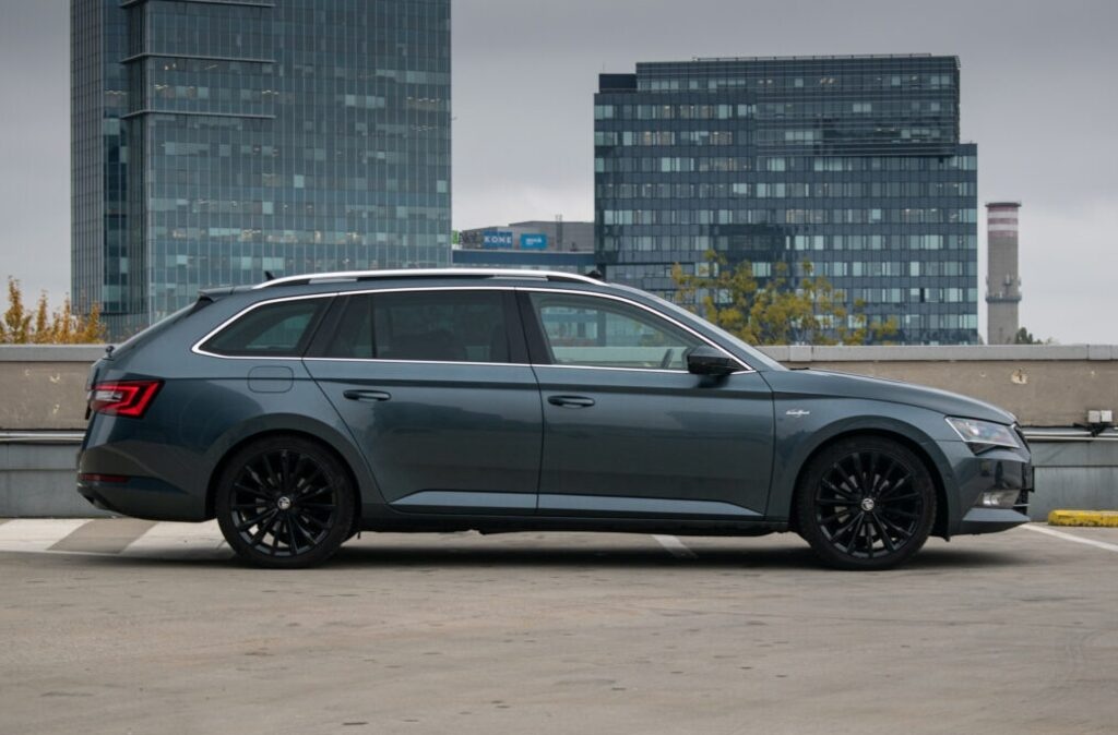 Škoda Superb Combi 2.0 TDI 190k 4×4 L&K DSG - 4