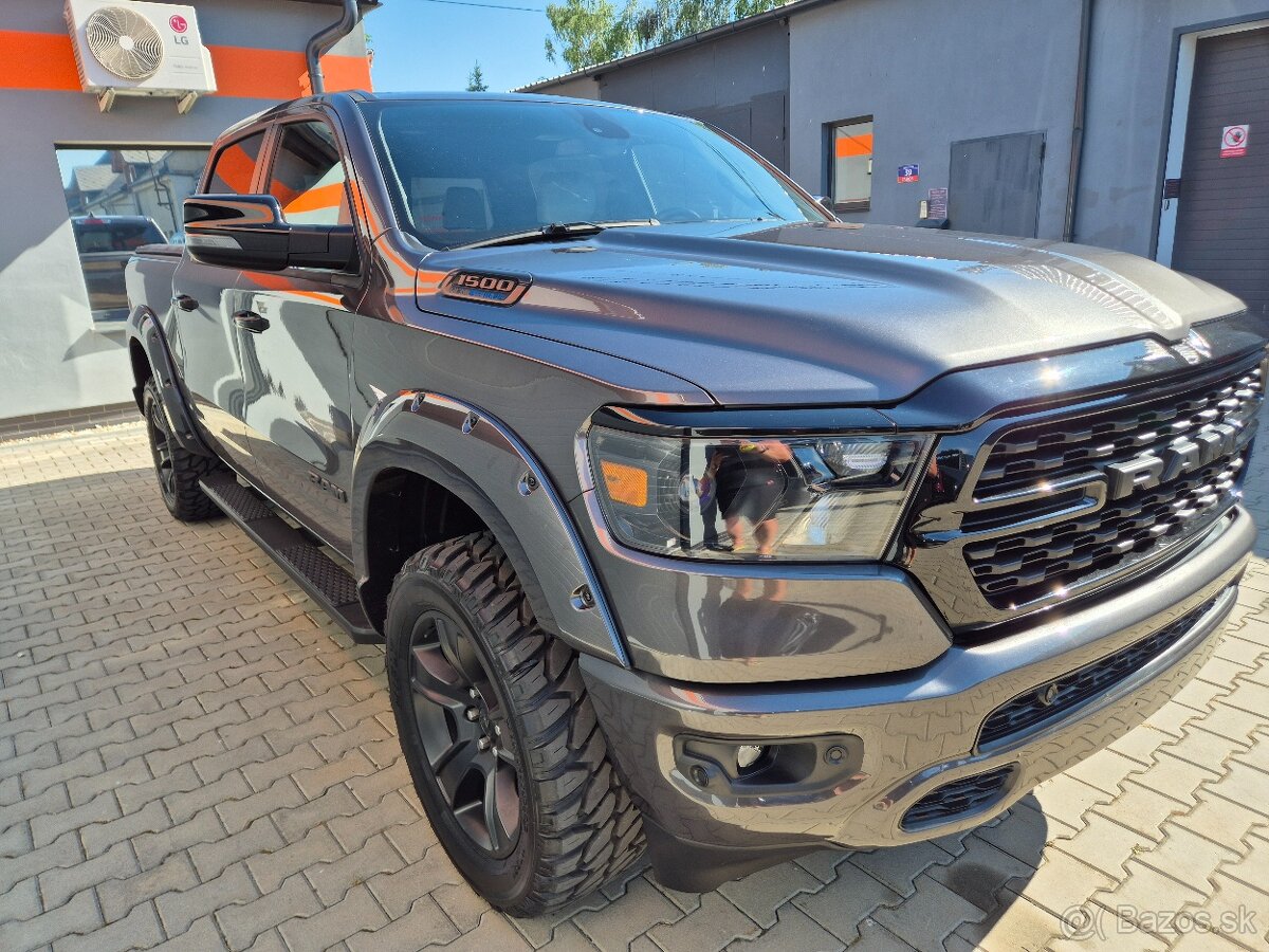 DODGE RAM 1500 5,7 HEMI 2024 4x4 odpočet DPH 8 000 km