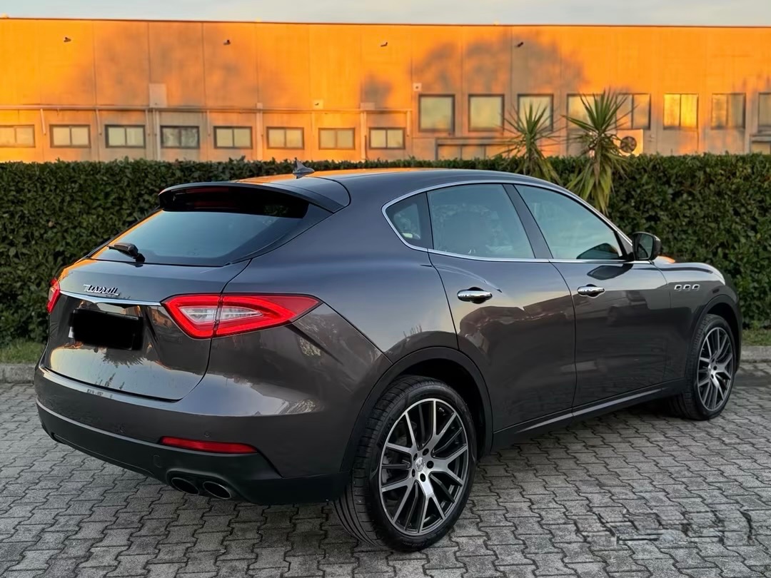 MASERATI LEVANTE 3.0 D - 4