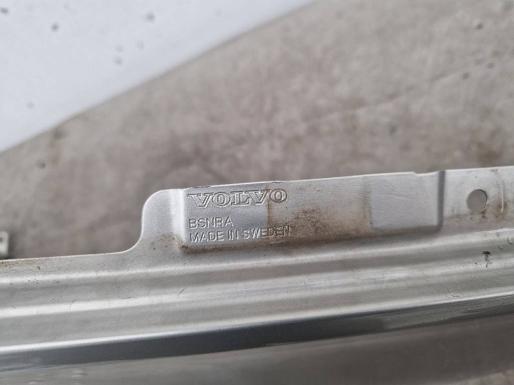 Volvo XC60 II 17- pravý predný blatnik - 4