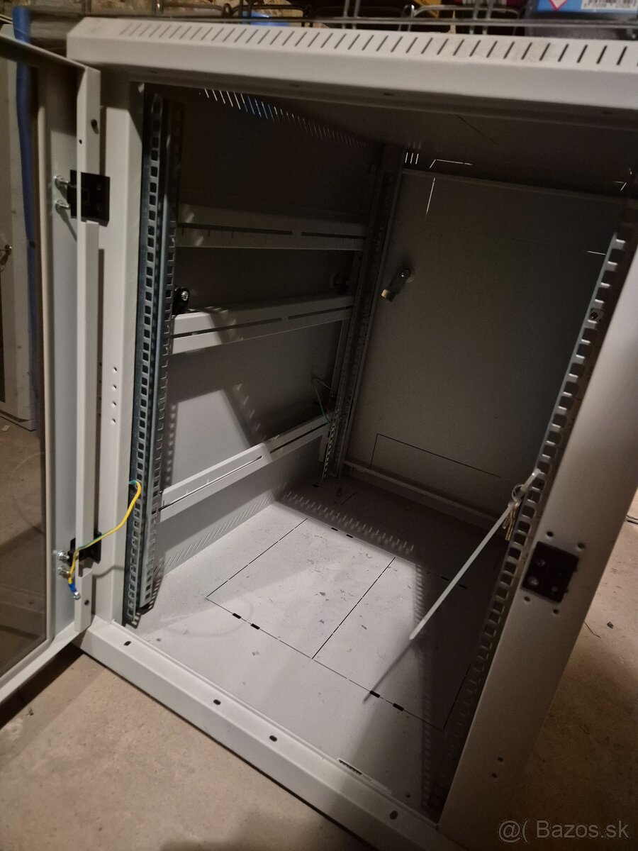 Predám novú 19″ rackovú skriňu TRITON RUA-18 - 2ks - 4
