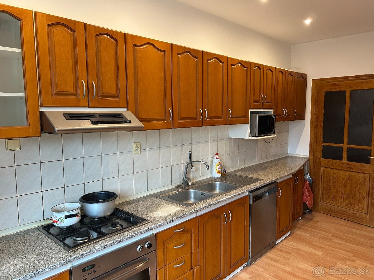 kuchynská linka drevená - 4