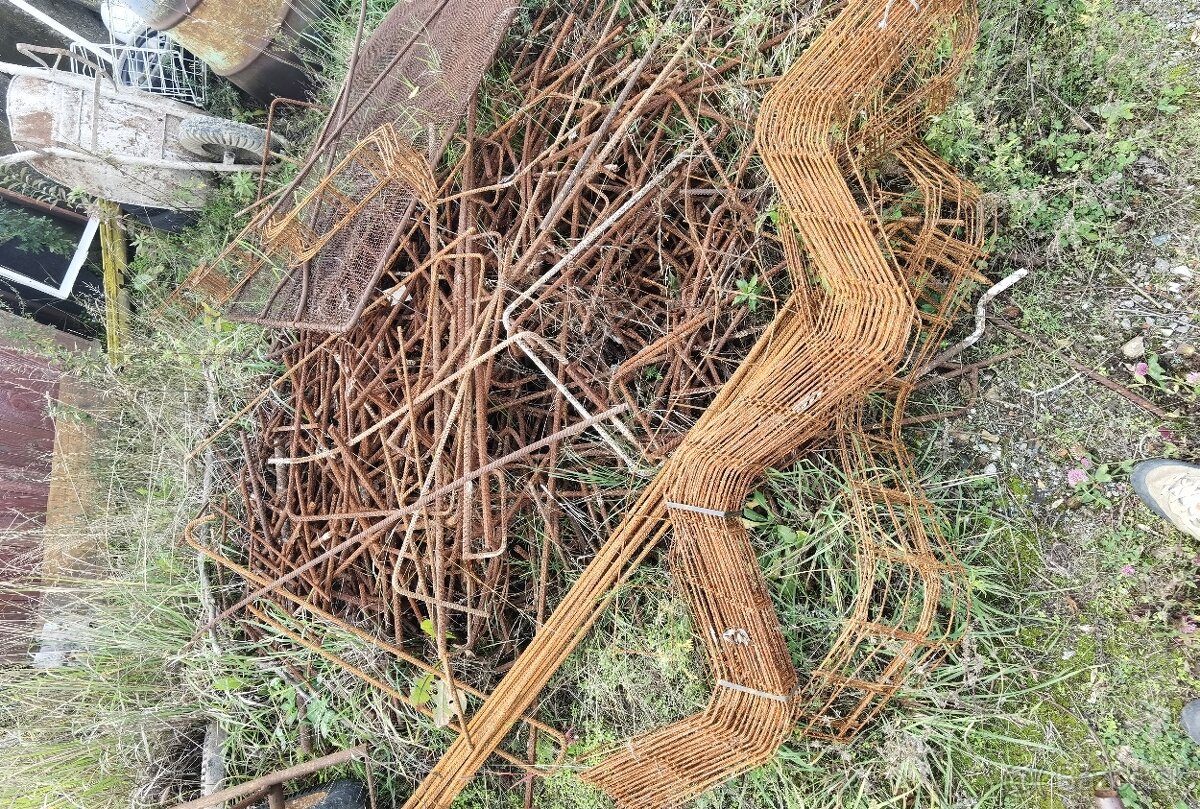 Železné rúry, roxory, stĺpiky, tyče.. Železný materiál - 4