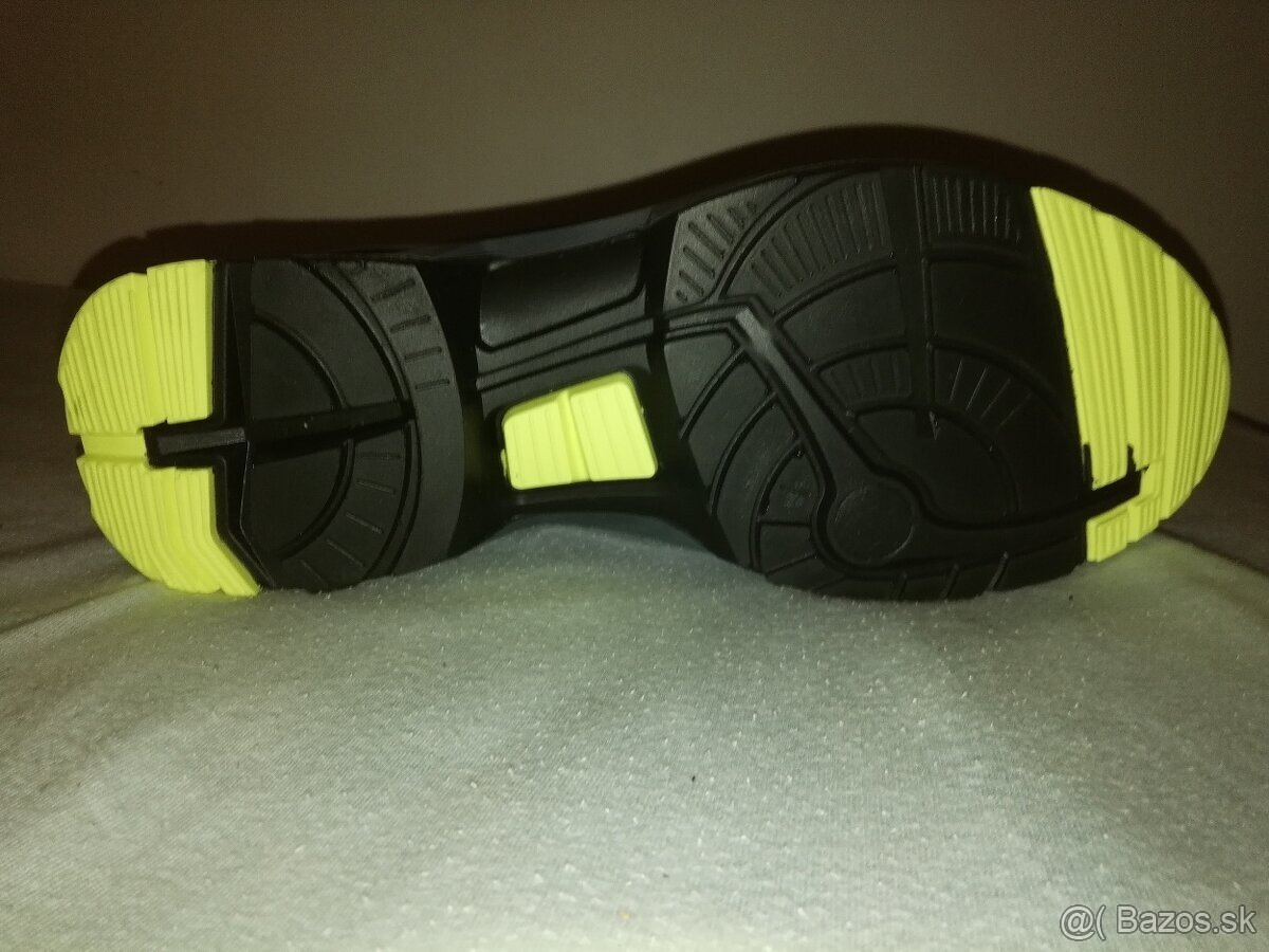 Pracovná obuv Uvex S2 - 4