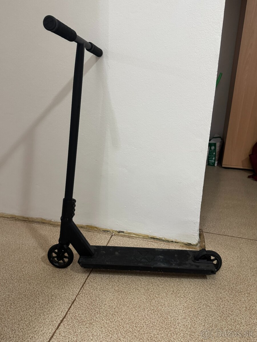 Predám freestyle kolobežku Native Stem L Blac - 4