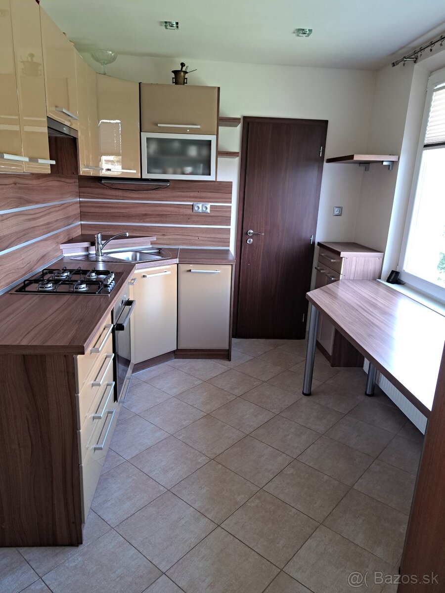 Kuchynská linka - 4