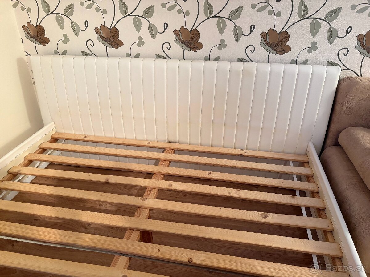 Biela dvojlôžková posteľ - zachovalá - 4