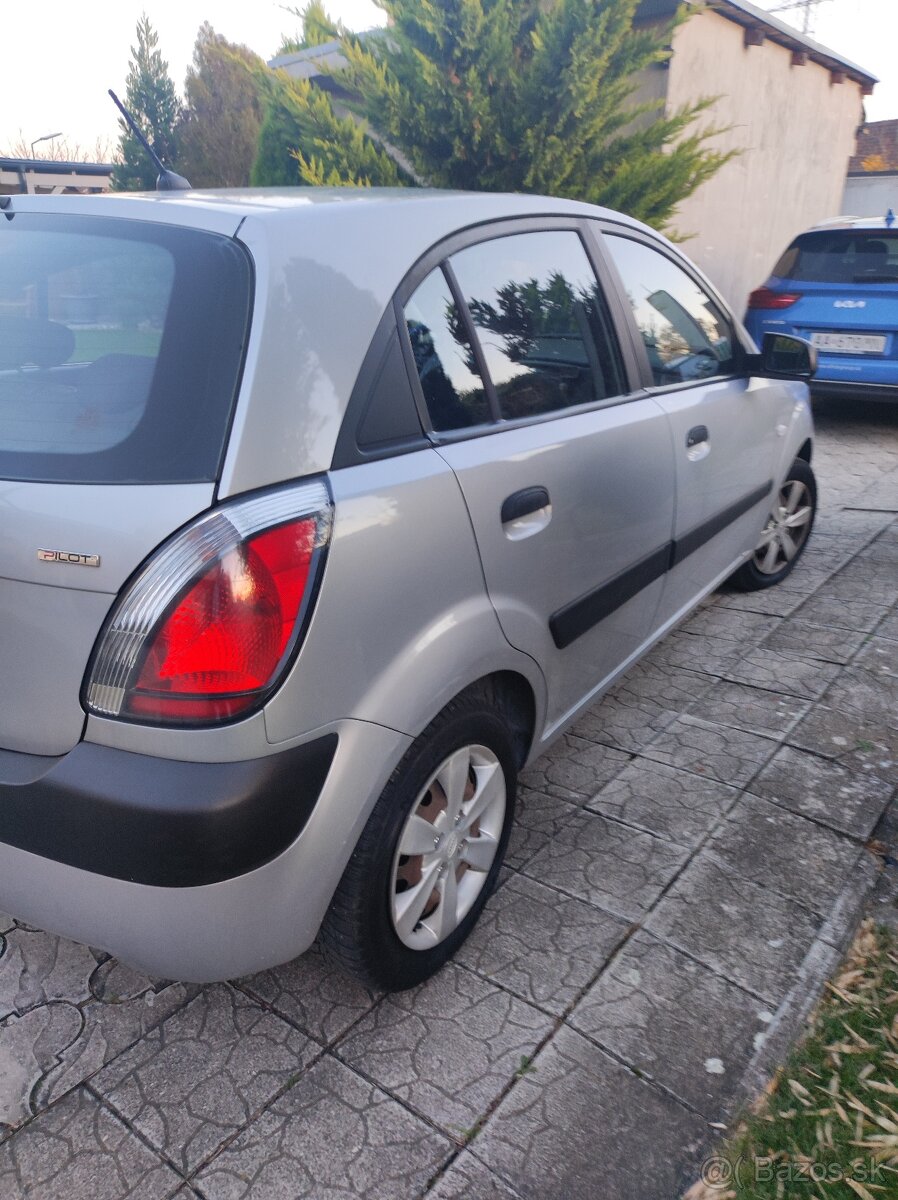 Kia Rio 1.4 benzín Rezervovaná - 4