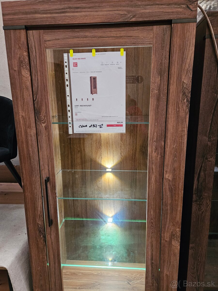 VITRINA S OSVETLENÍM,NOVÁ - 4