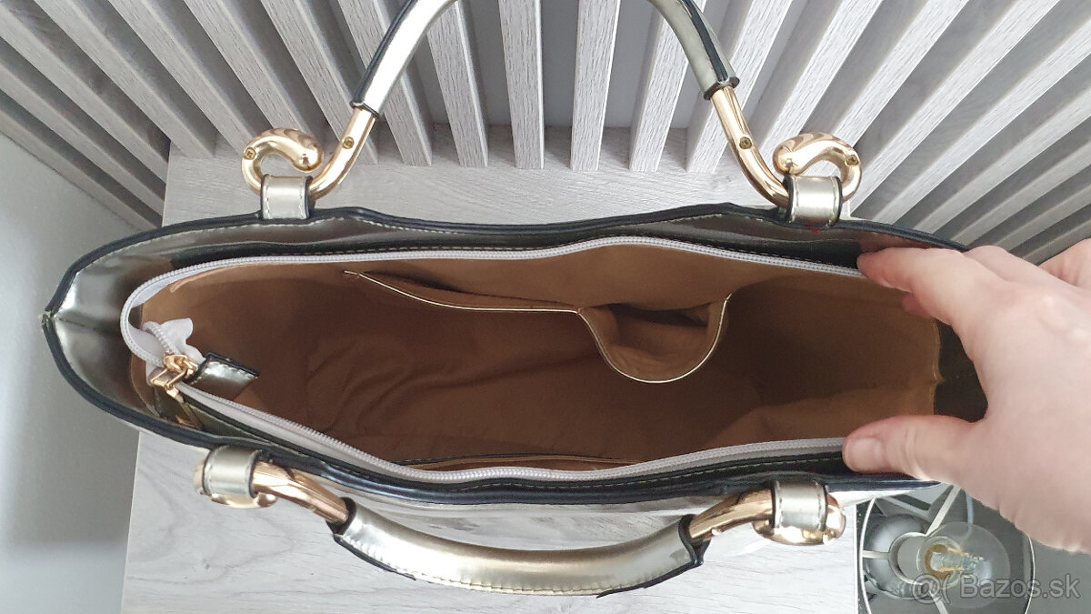 Lakovaná kabelka do ruky - 4