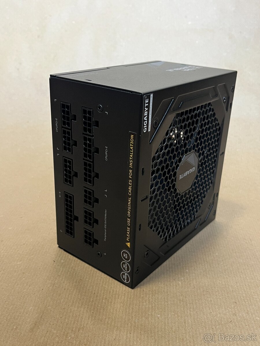 Gigabyte UD750 GM - 4