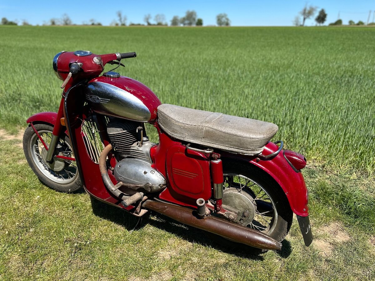 Jawa 250 - 4
