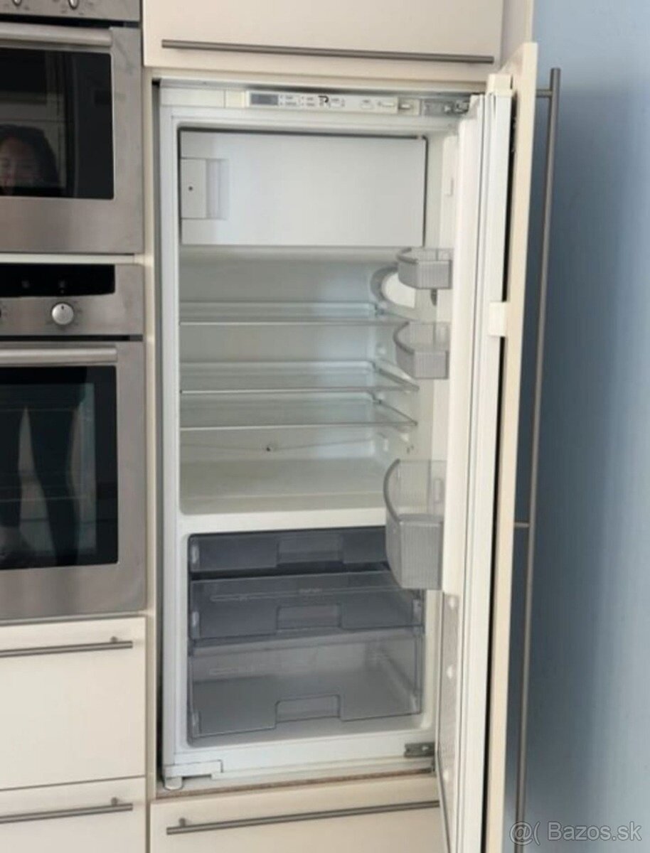 Moderní kuchyňská linka s vestavěnými spotřebiči,5624 - 4