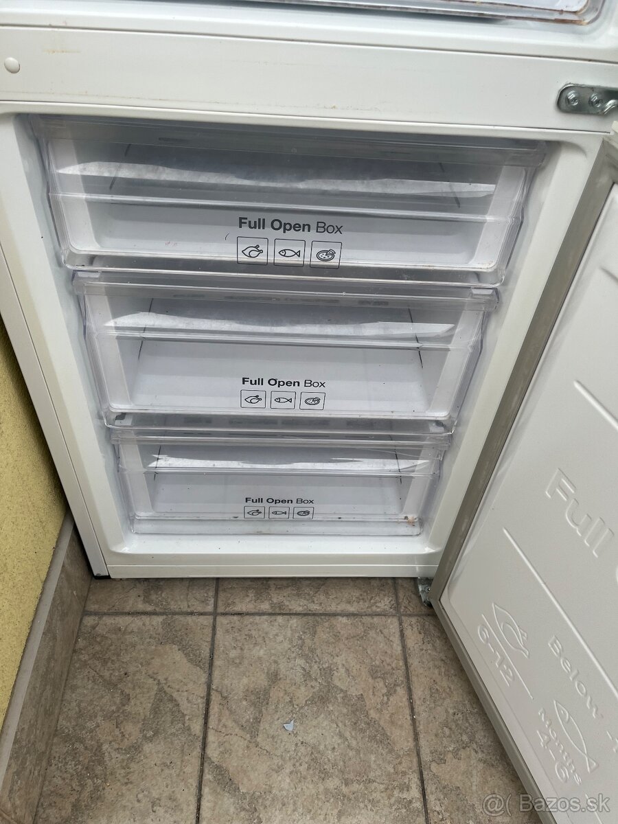 Predám kombinovanú chladničku Samsung - 4