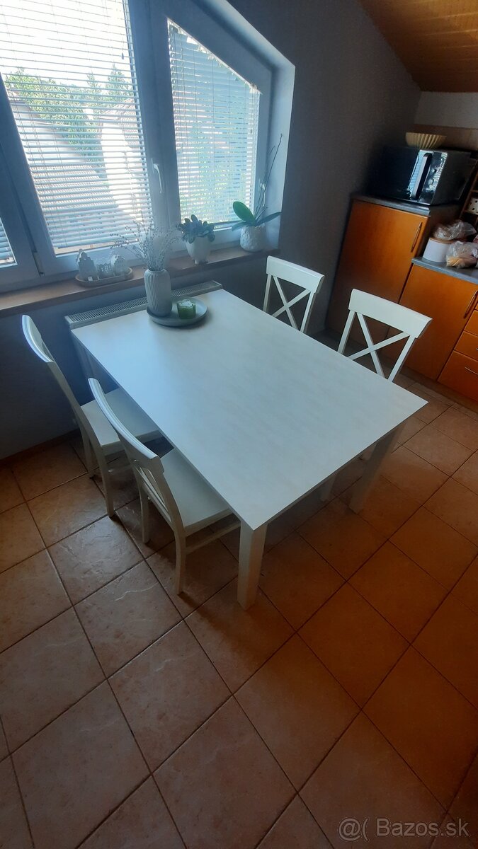 Jedálenský stôl a štyri stoličky - 4