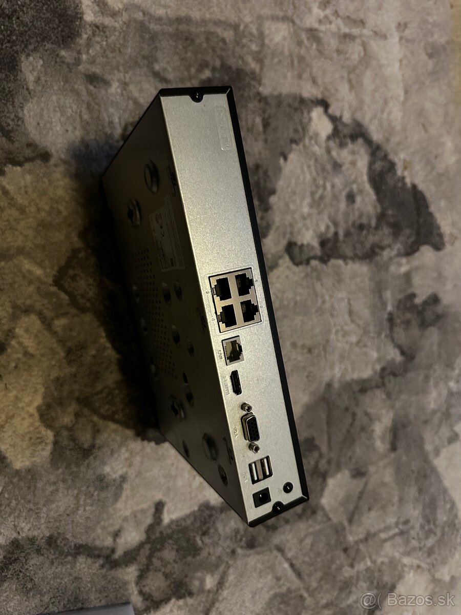 Hikvision NVR - na 4 POE kamery + HardDisk - 4