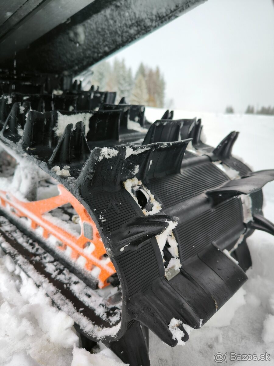 Snežný skúter Artic Cat M8000 - 4