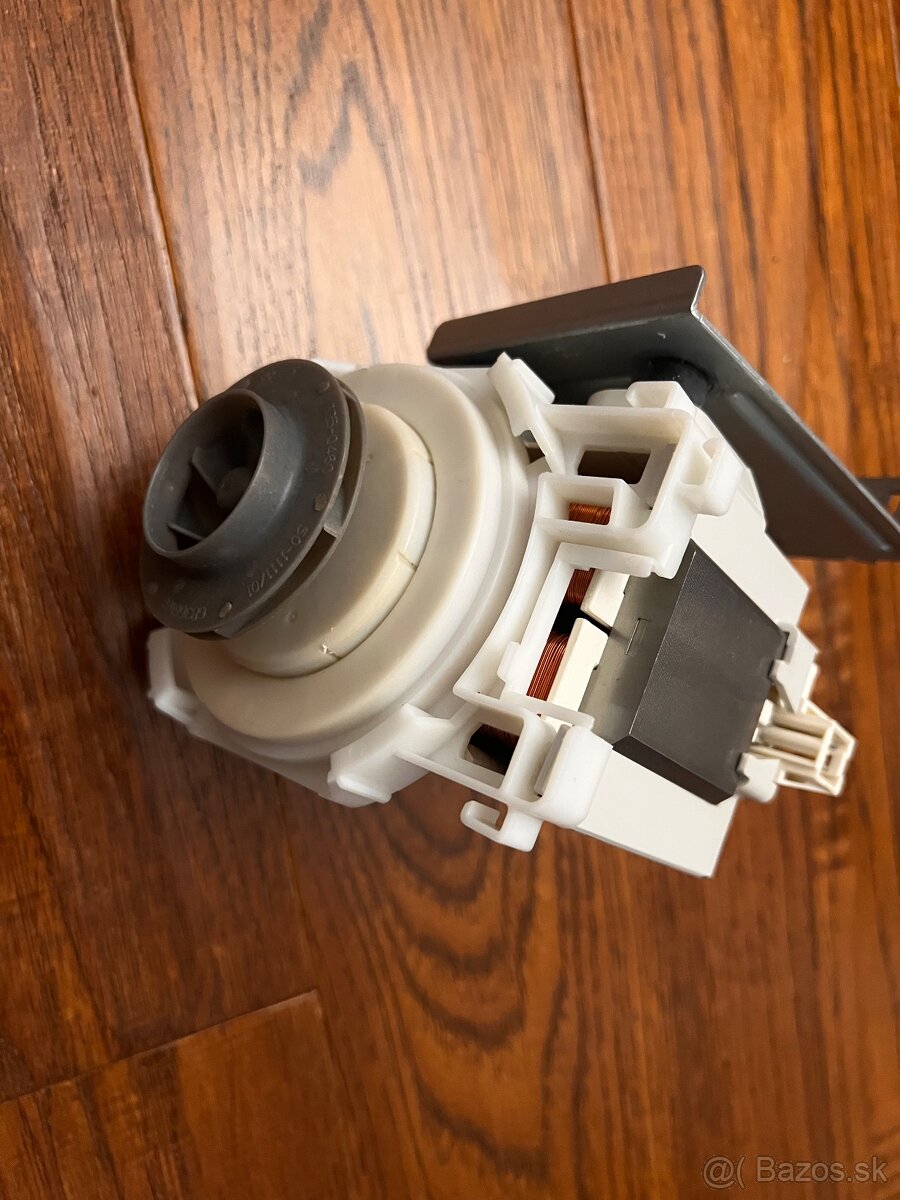 Predám obehové čerpadlo umývačky riadu Whirlpool ADG 7665 - 4