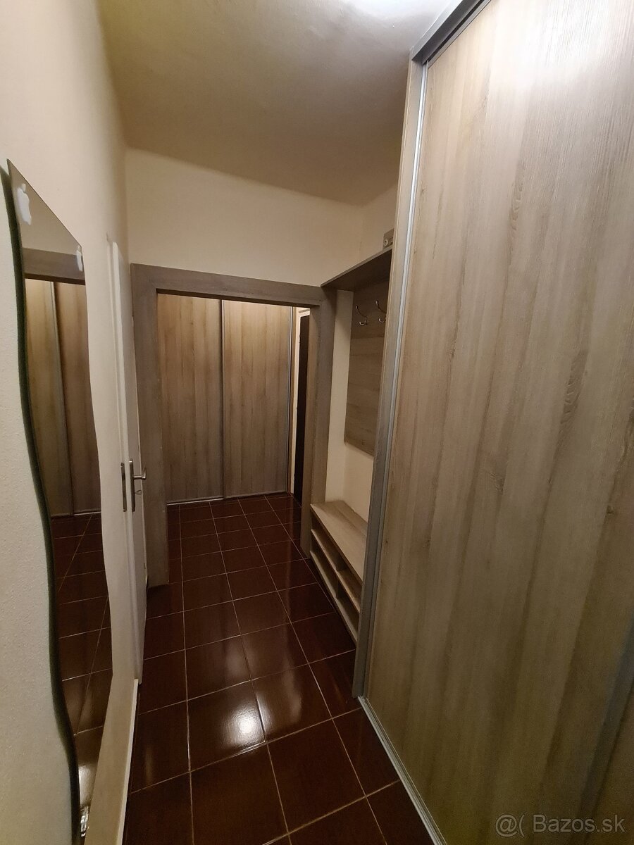REZERVOVANÉ Prenájom veľkého 1-izbového bytu - 4