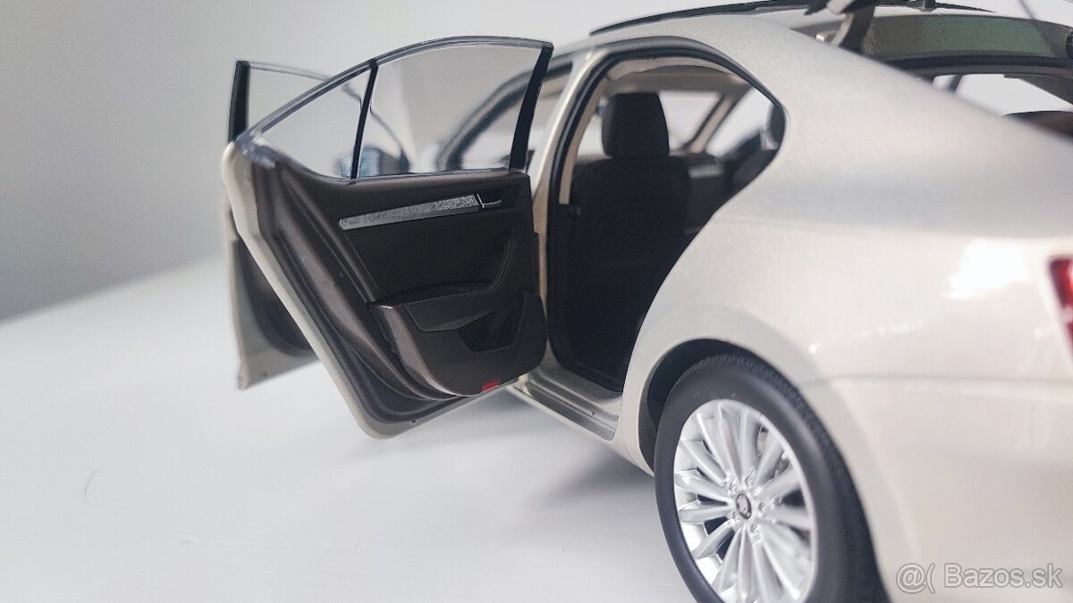 Škoda Superb 1:18 - 4