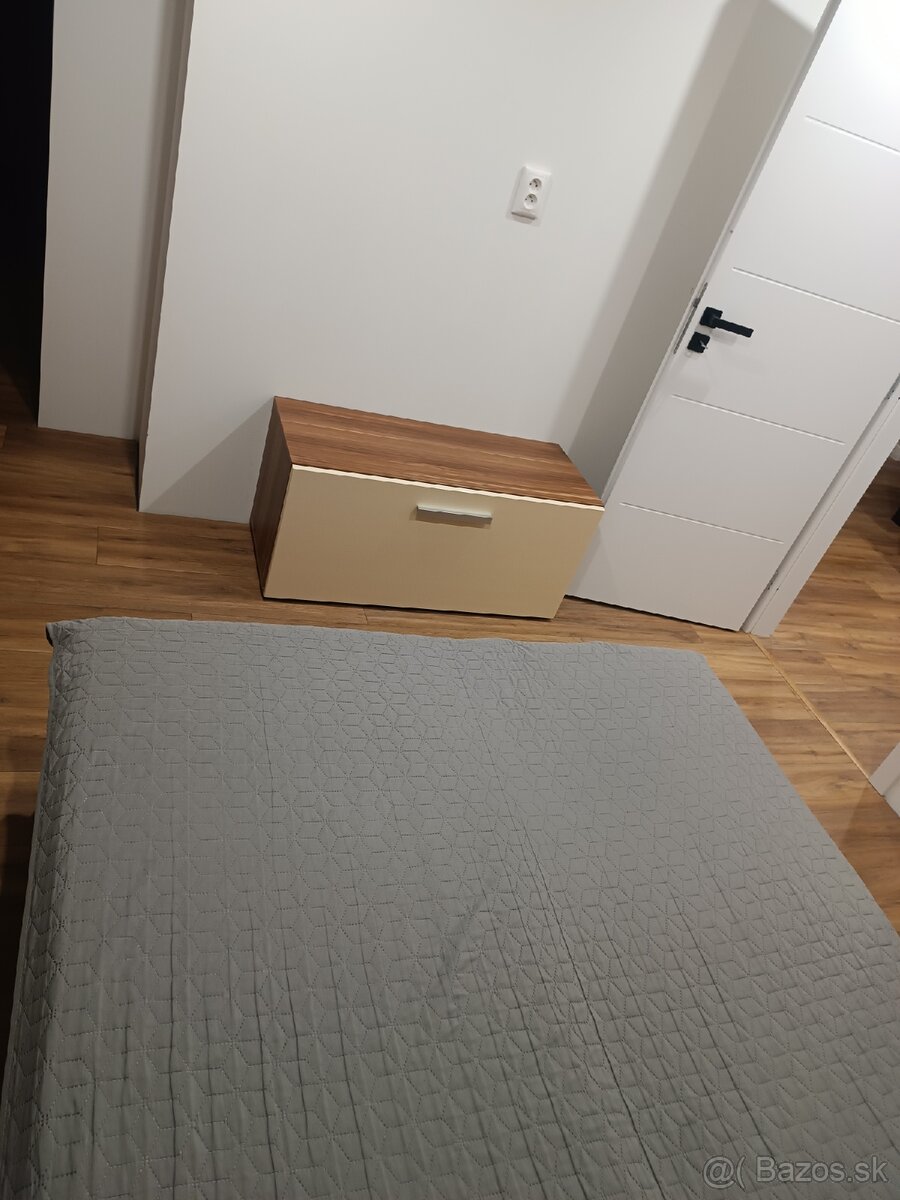 Predam postel zo pc stolikom - 4