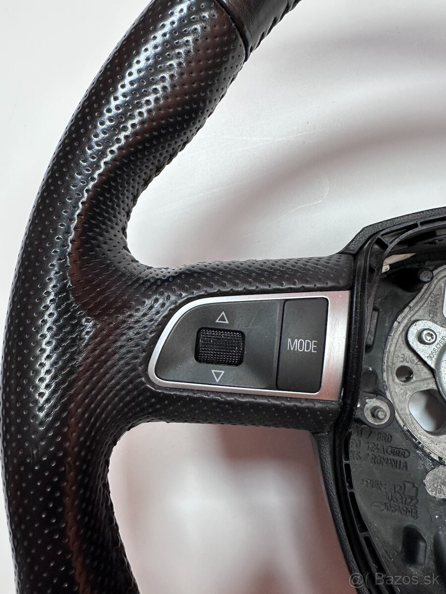 Predám trojramenný multifunkčný volant z Audi A3 8P - 4