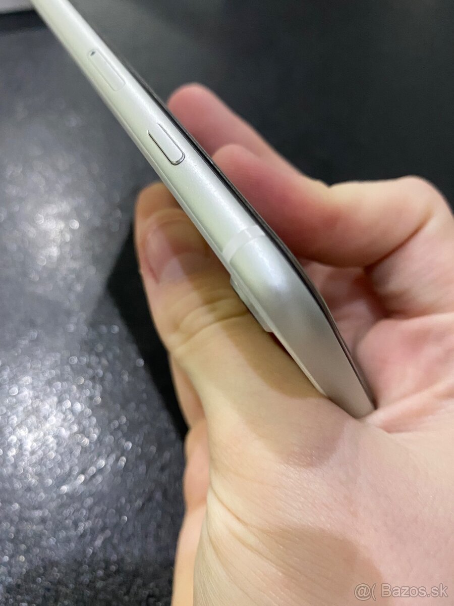 Predám iphone Se 2020 - 4