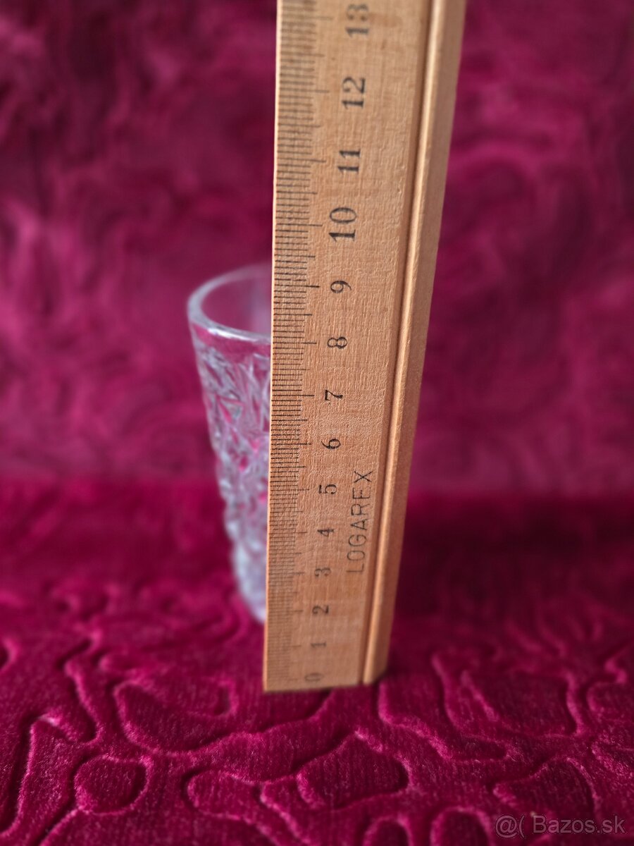 Karafa a poháriky. - 4