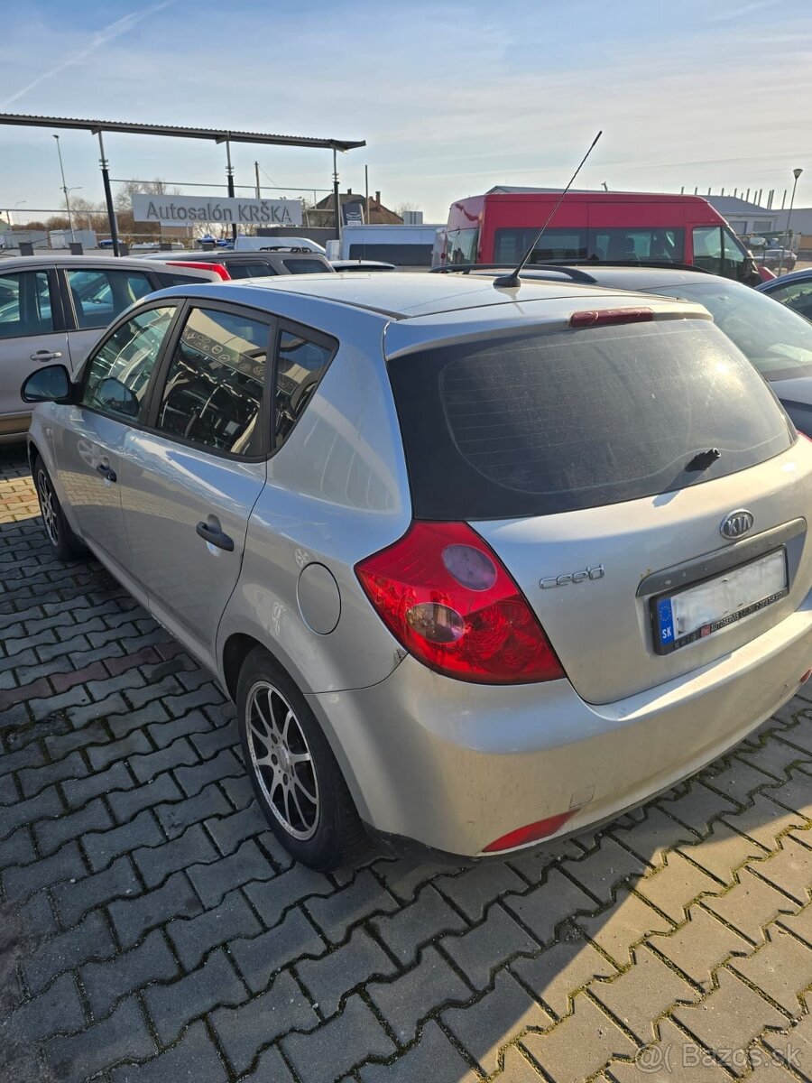Kia Cee´d 1.6i SK ŠPZ 12.mes.záruka - 4